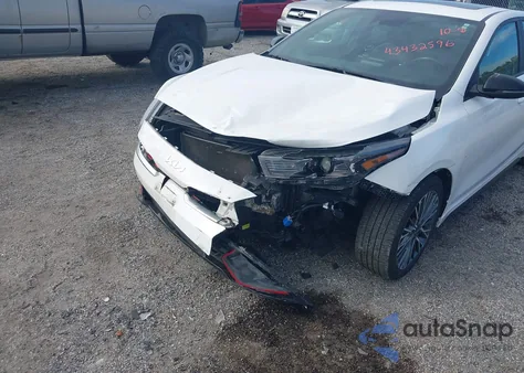 2022 Kia Forte Gt-Line z USA, uszkodzony, nr VIN 3KPF54AD4NE485083